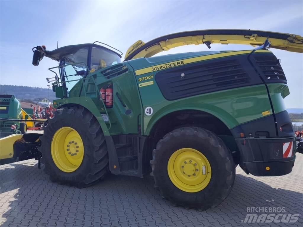 John Deere 9700i 自走式フォレージハーベスター