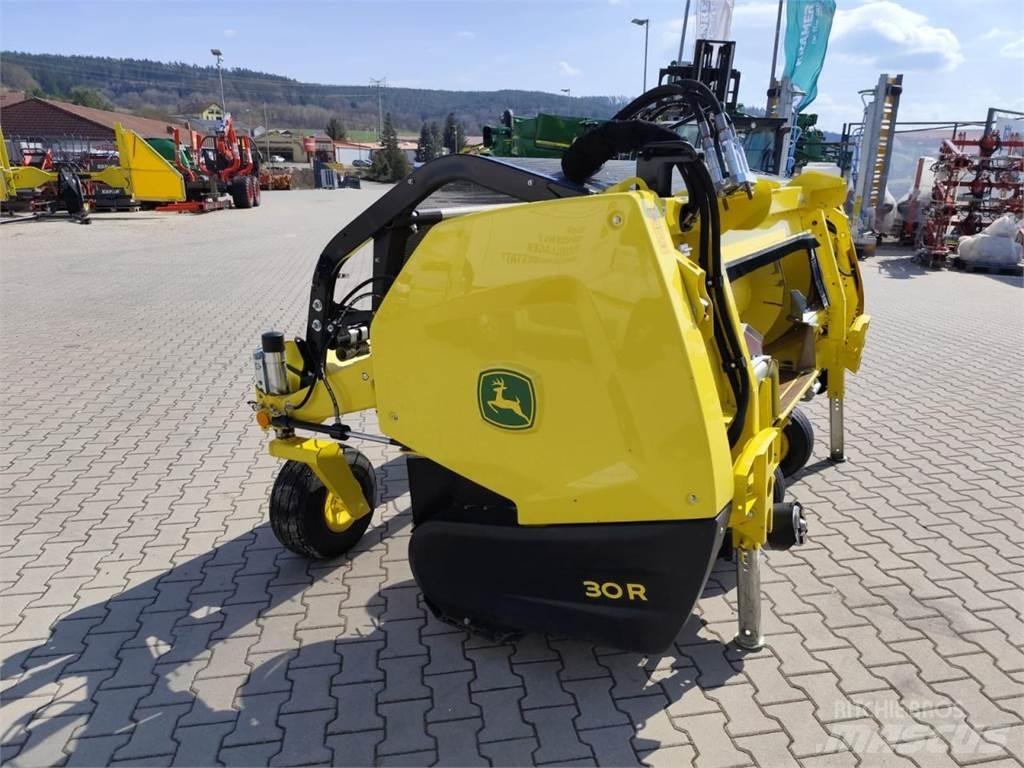 John Deere 9700i 自走式フォレージハーベスター