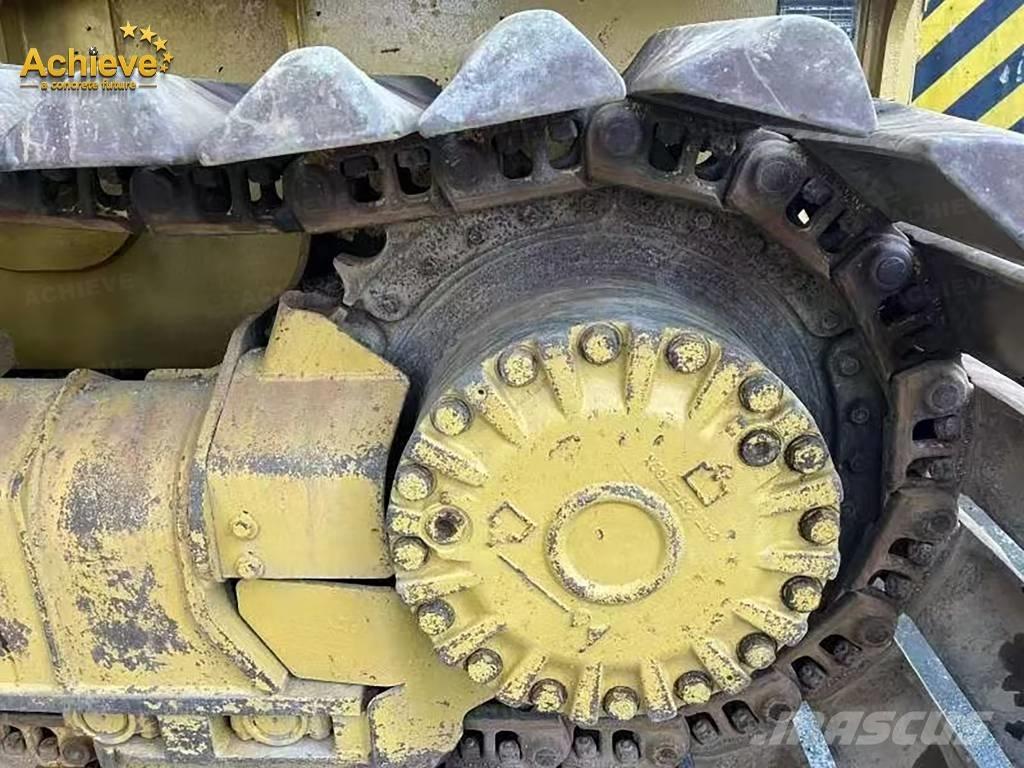 CAT D 3 ブルドーザー