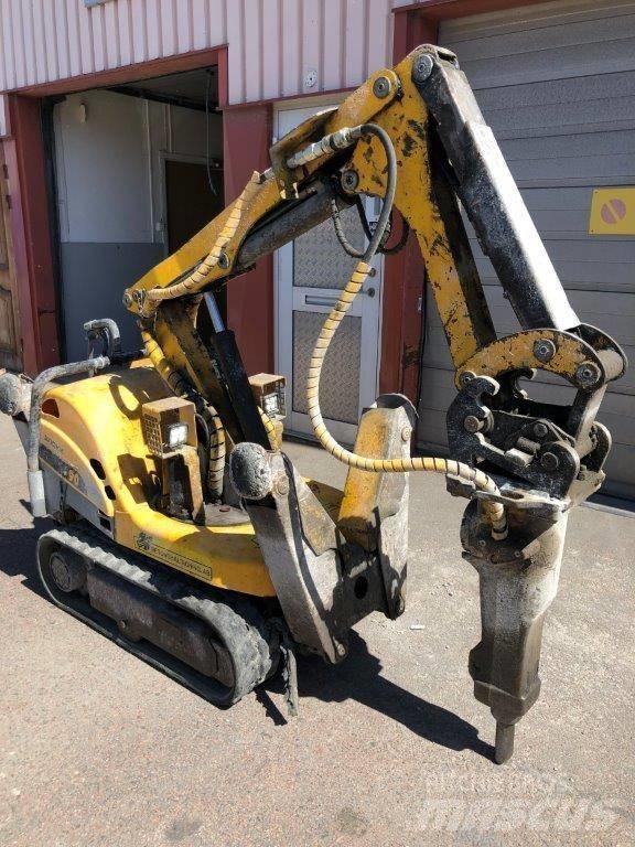 Brokk 90 解体油圧ショベル