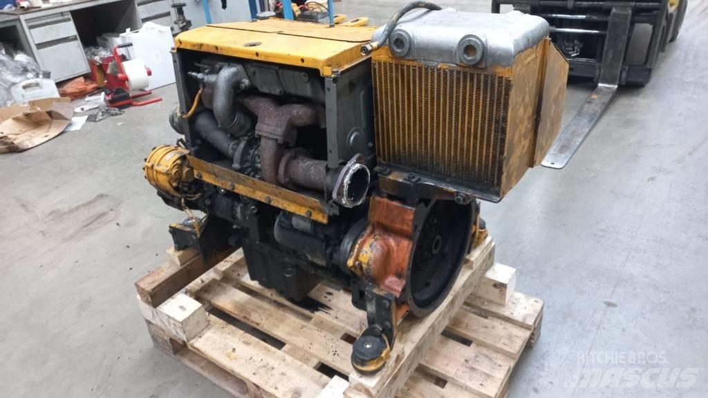 Deutz BF4L913 エンジン