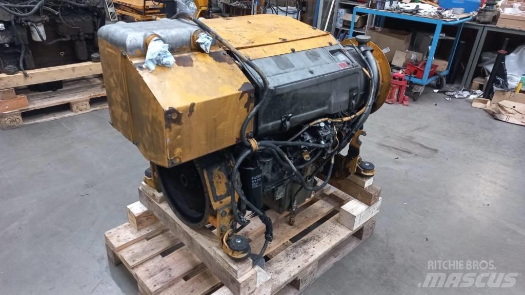 Deutz BF4L913 エンジン
