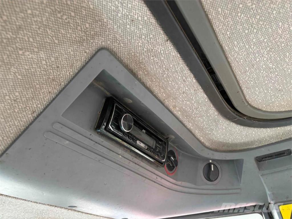 Ford 8240 トラクター