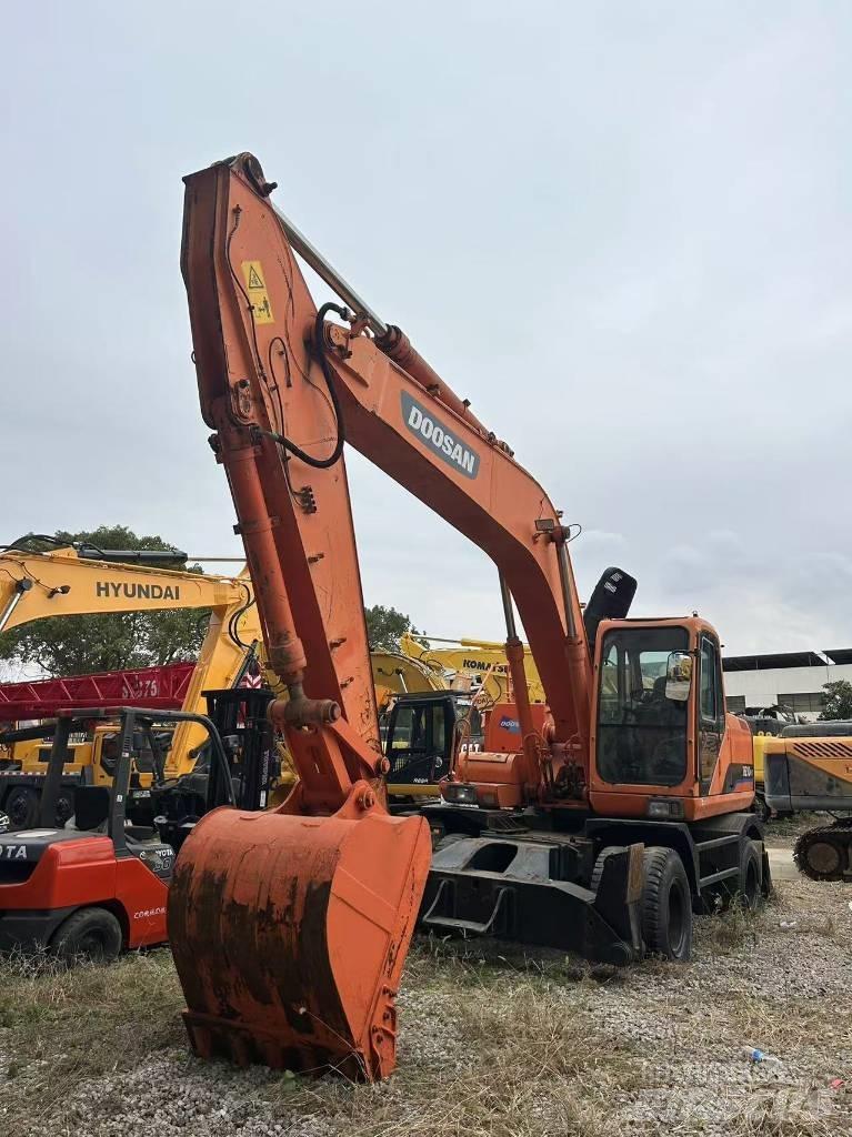 Doosan DH 210 W ホイール式油圧ショベル（パワーショベル・ユンボ・バックホー）