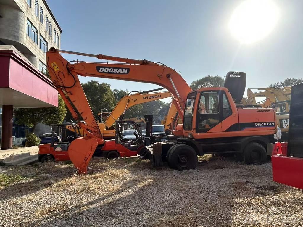 Doosan DH 210 W ホイール式油圧ショベル（パワーショベル・ユンボ・バックホー）