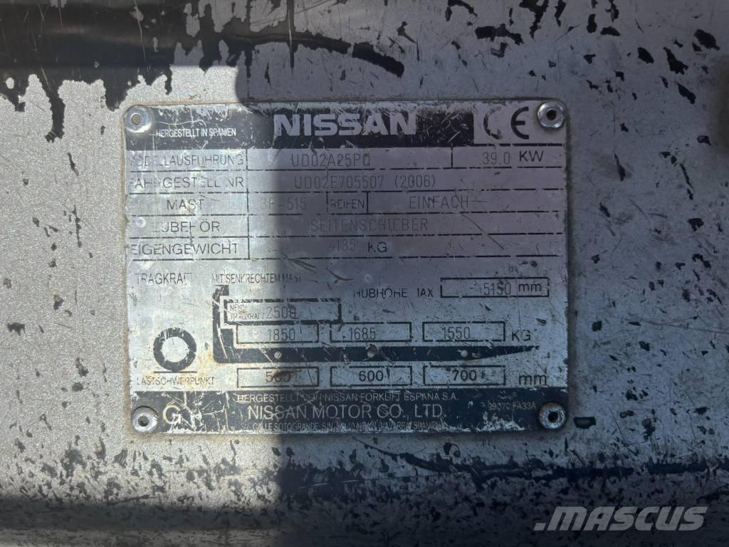 Nissan UD02A25PQ LPGフォークリフト