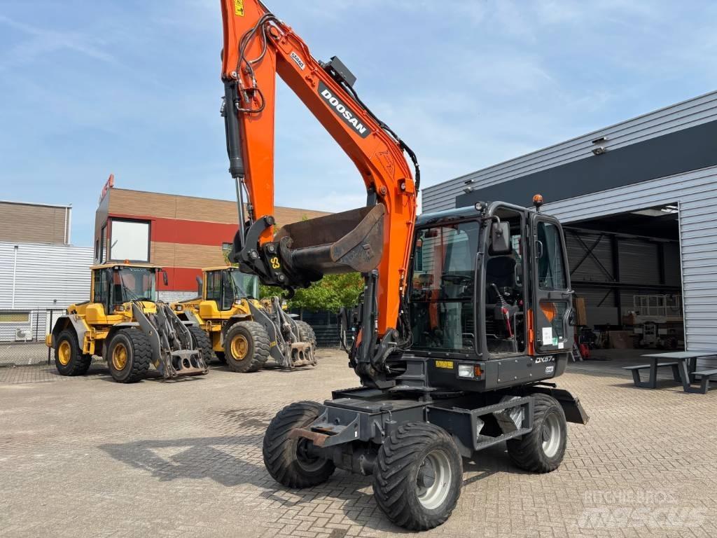 Doosan DX 57 ホイール式油圧ショベル（パワーショベル・ユンボ・バックホー）