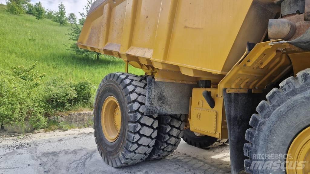 CAT 775 G リジットフレーム式ダンプトラック