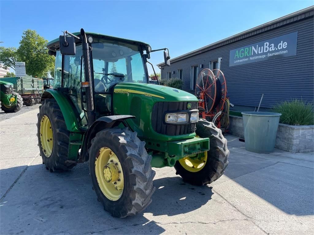 John Deere 5820 トラクター