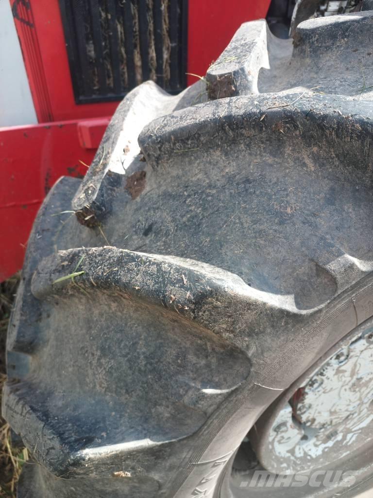 Massey Ferguson 2725 トラクター