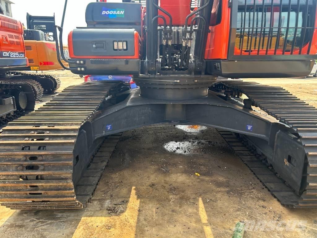 Doosan DX 225 LC 大型油圧ショベル12t以上（パワーショベル・ユンボ）
