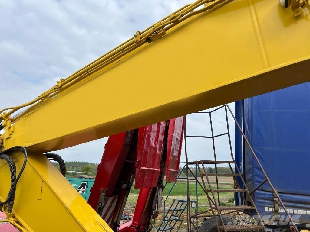 Komatsu PC 228 USLC 大型油圧ショベル12t以上（パワーショベル・ユンボ）