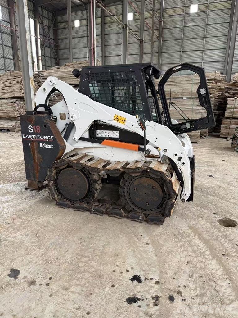 Bobcat S 18 スキッドステアローダー