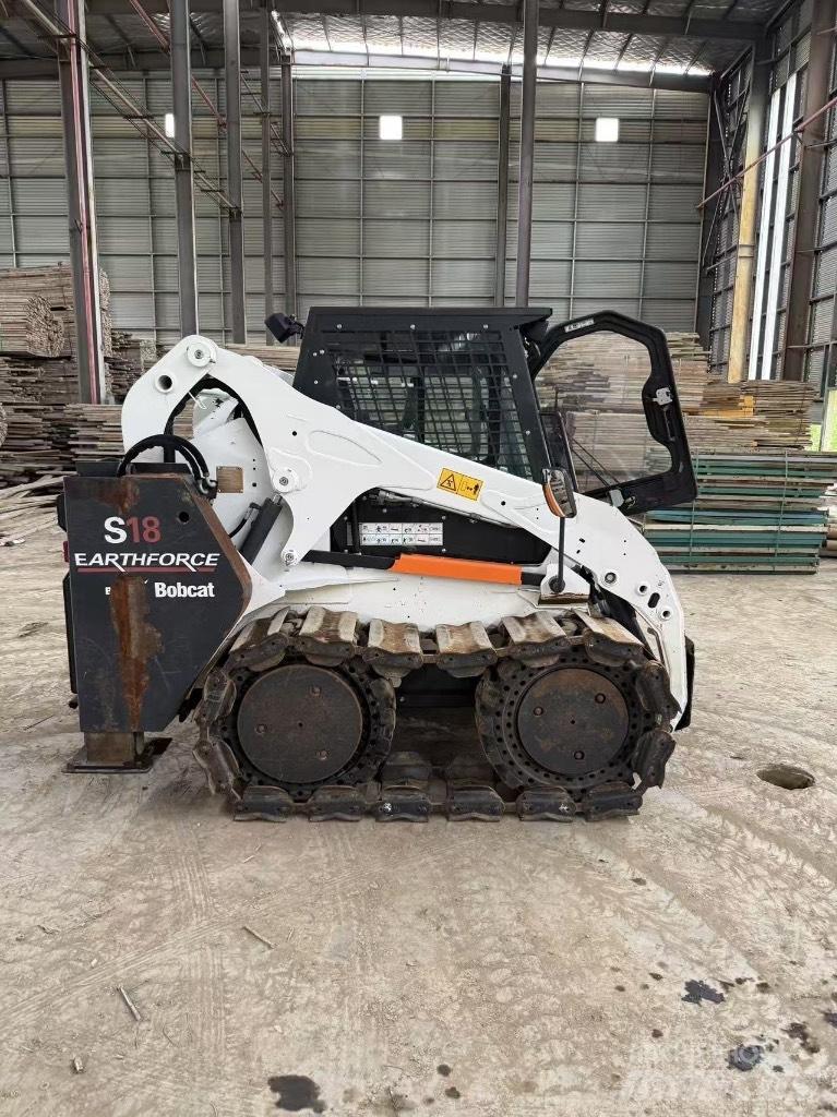 Bobcat S 18 スキッドステアローダー