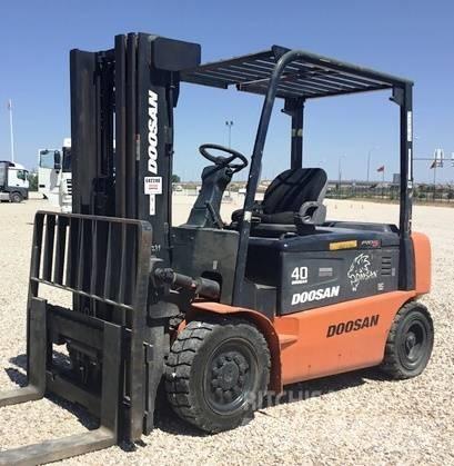 Doosan B40 X-5 バッテリーフォークリフト