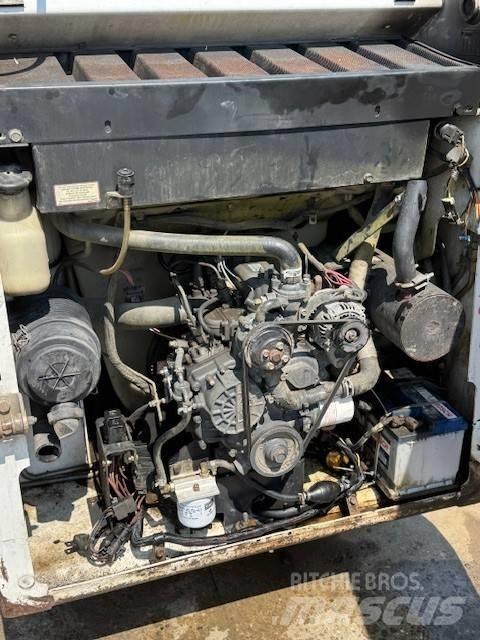 Bobcat 553 スキッドステアローダー
