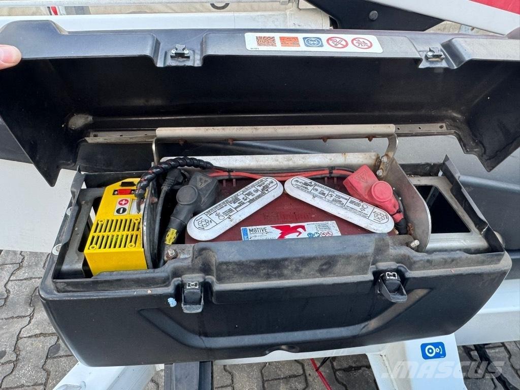 Dino 120 TB 高所作業台付トレーラー