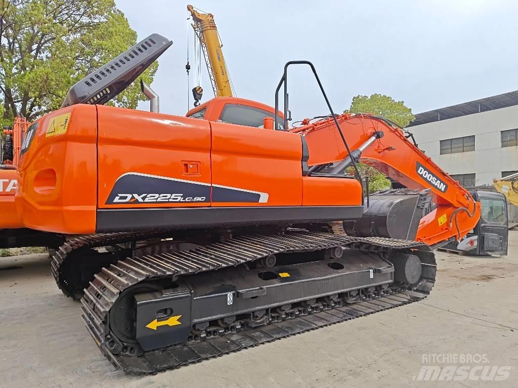 Doosan DX 225 LC-9 大型油圧ショベル12t以上（パワーショベル・ユンボ）