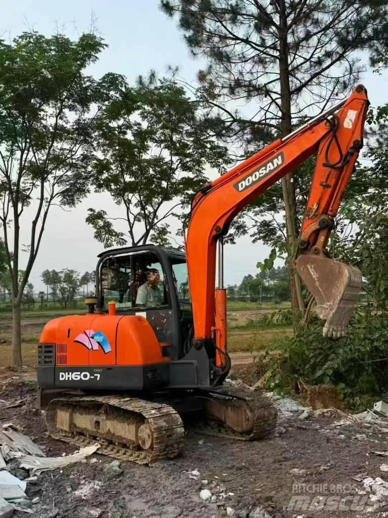 Doosan DH60 ミニ油圧ショベル 7t以下（ミニユンボ・ミニディガー）