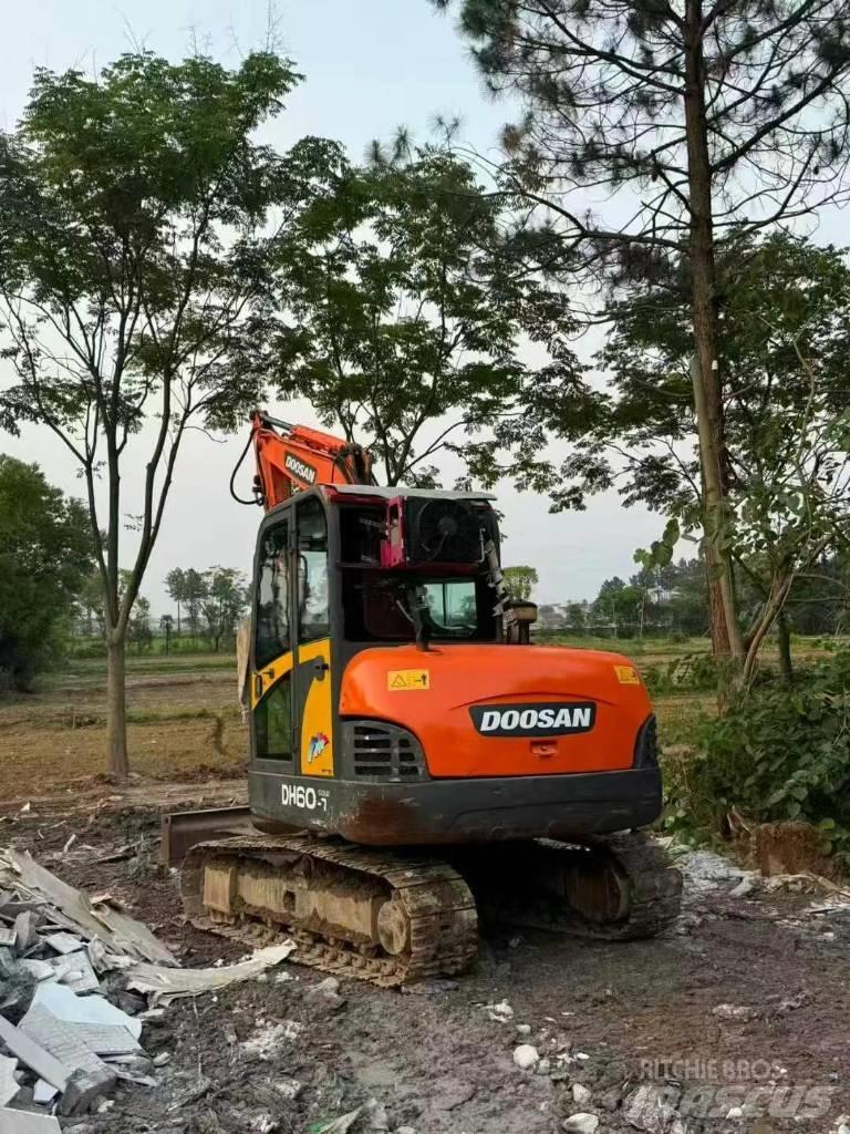 Doosan DH60 ミニ油圧ショベル 7t以下（ミニユンボ・ミニディガー）