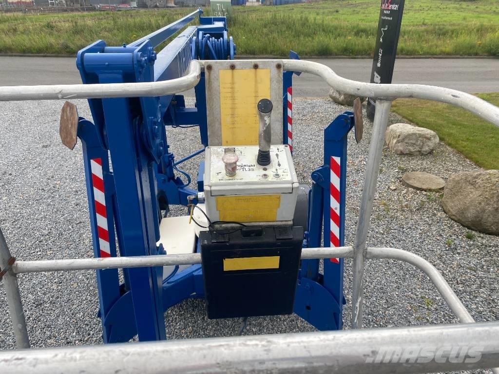 UpRight TL38 高所作業台付トレーラー