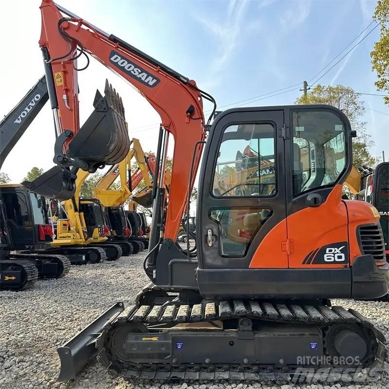 Doosan DX 60 大型油圧ショベル12t以上（パワーショベル・ユンボ）