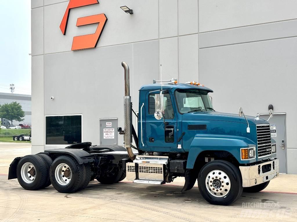 Mack Pinnacle 中古トラクターヘッド | トレーラーヘッド
