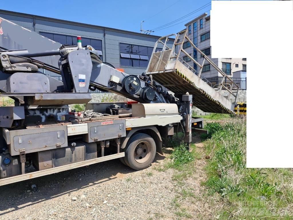 Horyong SKY300 トラック高所作業車