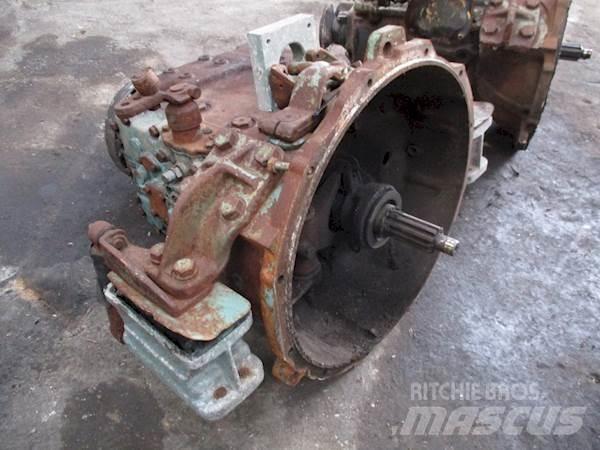 ZF S4-90 ギアボックス