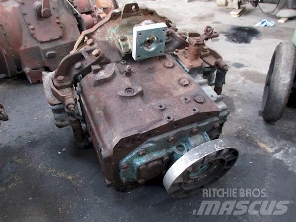 ZF S4-90 ギアボックス