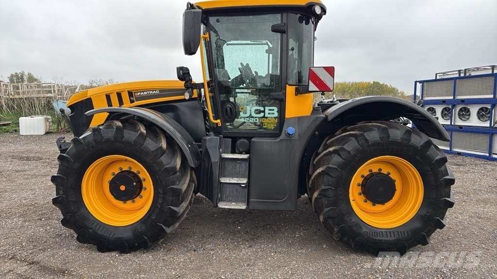 JCB Fastrac 4220 トラクター