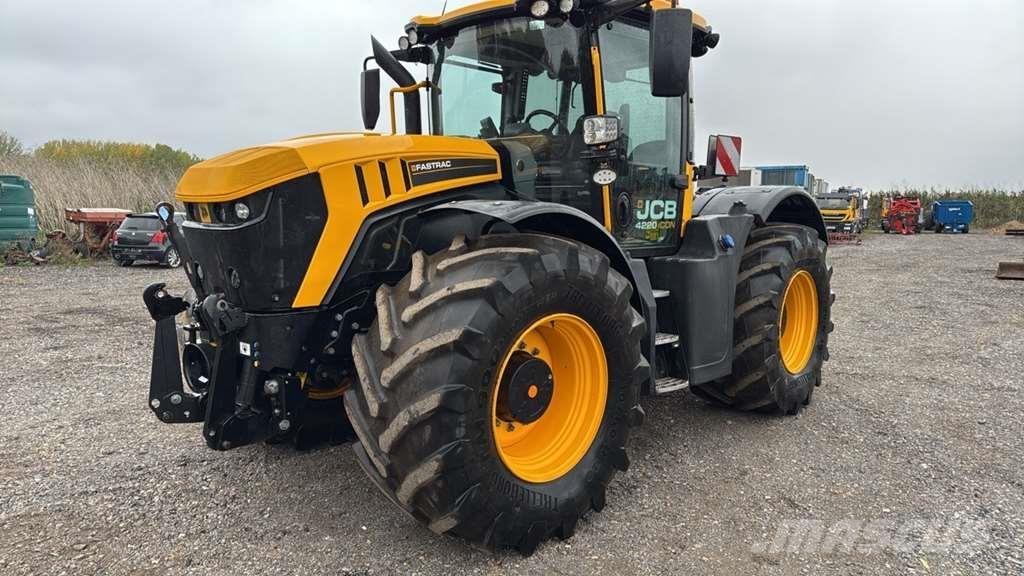 JCB Fastrac 4220 トラクター