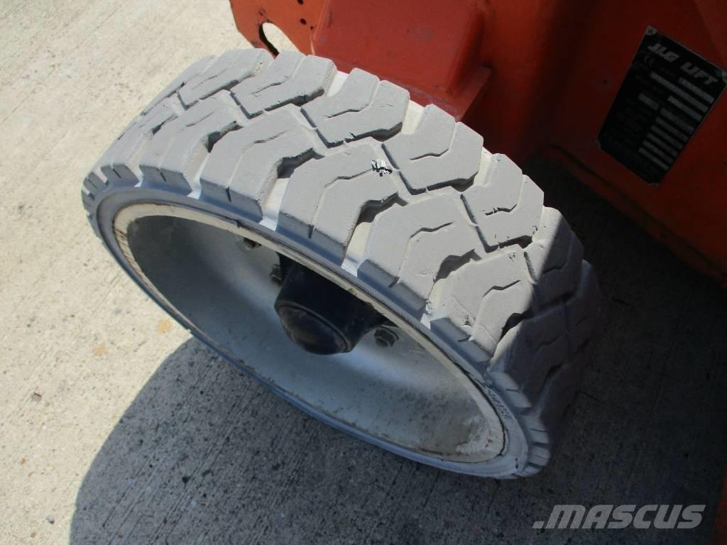 JLG E400 AJPN (687) 小型自走式ブームリフト