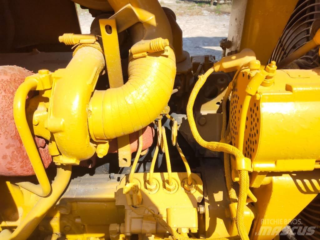 CAT D 4 H ブルドーザー
