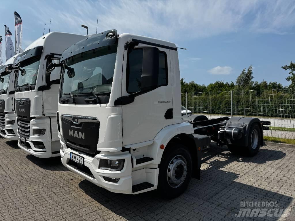 MAN TGM 18.250 キャブ付きシャーシ