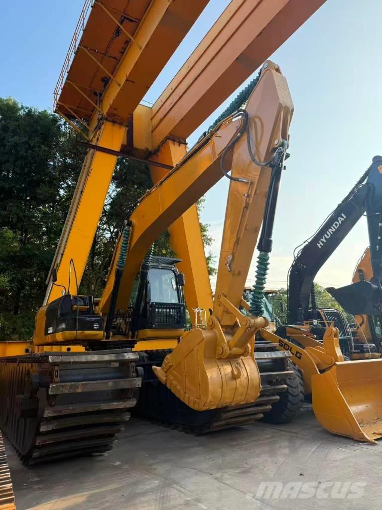 CAT 320D2 水陸両用油圧ショベル、ユンボ
