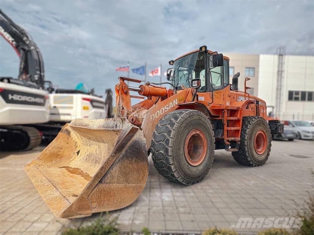Doosan DL 300 ホイールローダー・タイヤショベル