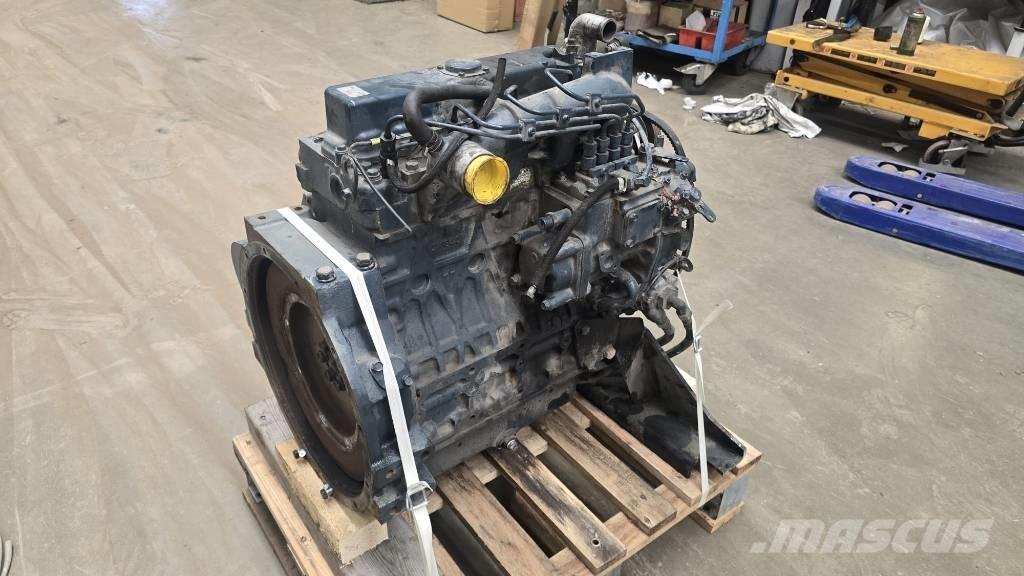 Kubota V 2403 エンジン