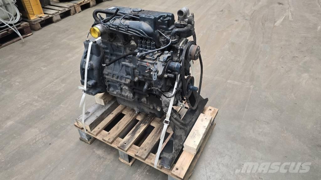 Kubota V 2403 エンジン