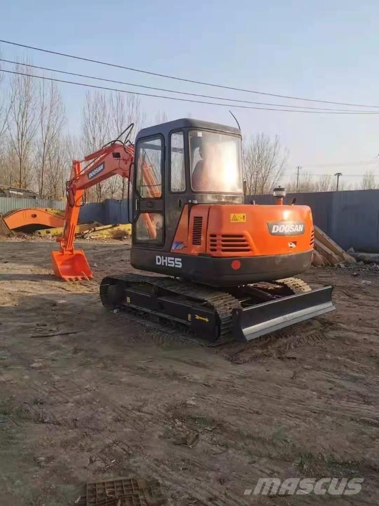 Doosan DH55 ミニ油圧ショベル 7t以下（ミニユンボ・ミニディガー）