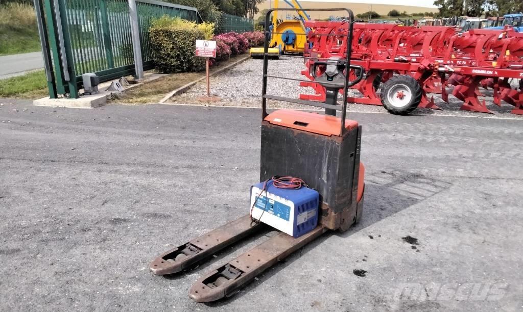 Toyota LWE 180 ローリフト