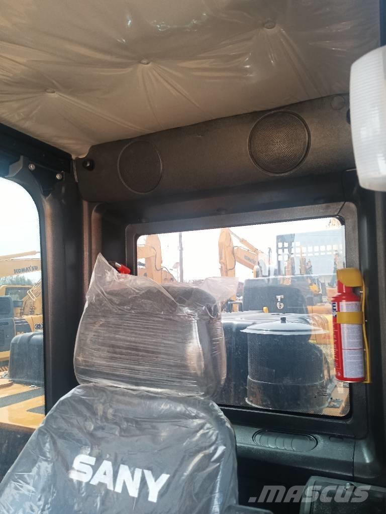 Sany SY 215 C 大型油圧ショベル12t以上（パワーショベル・ユンボ）