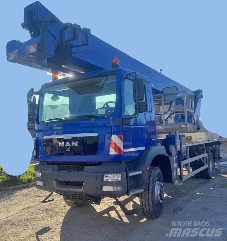 MAN TGM X トラック高所作業車