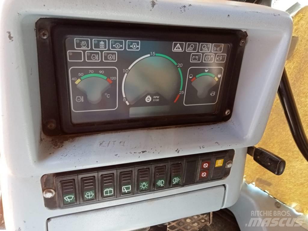 Fiat-Hitachi D 180 ブルドーザー