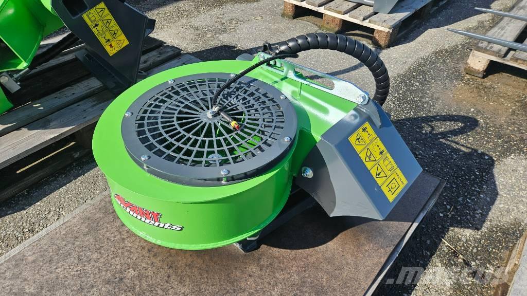 Avant Lövblås スキッドステアローダー