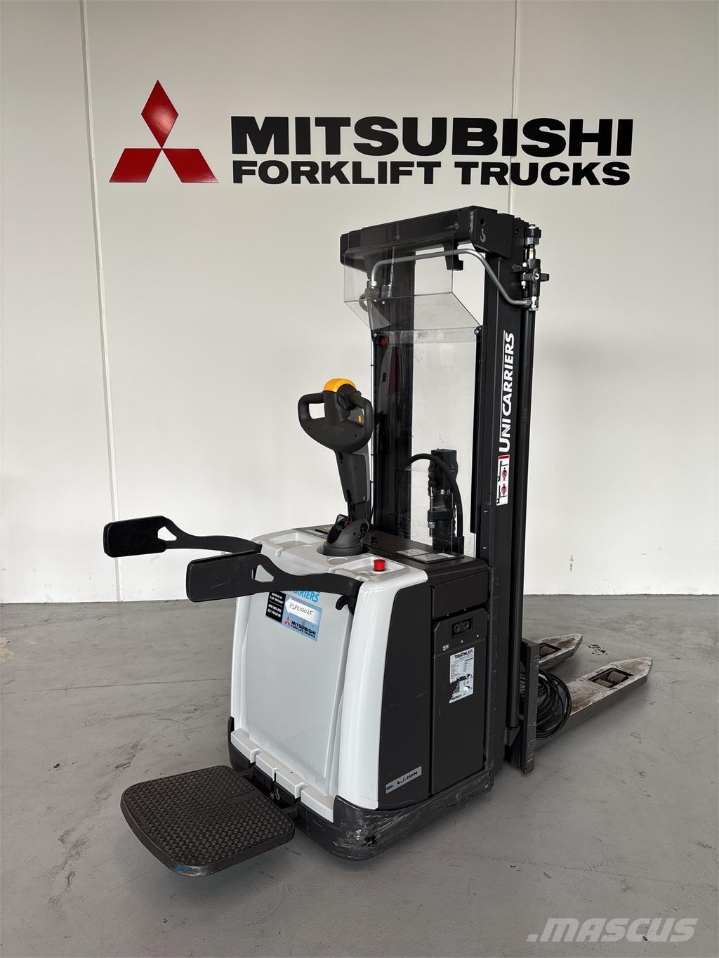 Atlet PSP160 自走式スタッカー