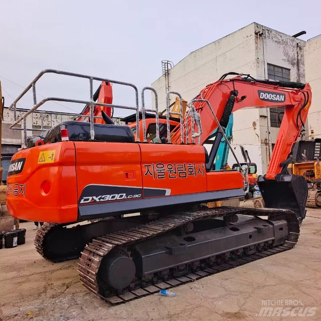 Doosan DX 300 大型油圧ショベル12t以上（パワーショベル・ユンボ）
