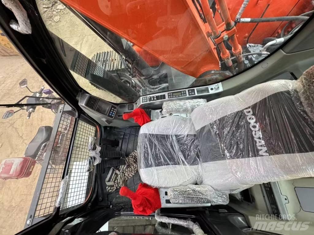 Doosan DX 300 大型油圧ショベル12t以上（パワーショベル・ユンボ）