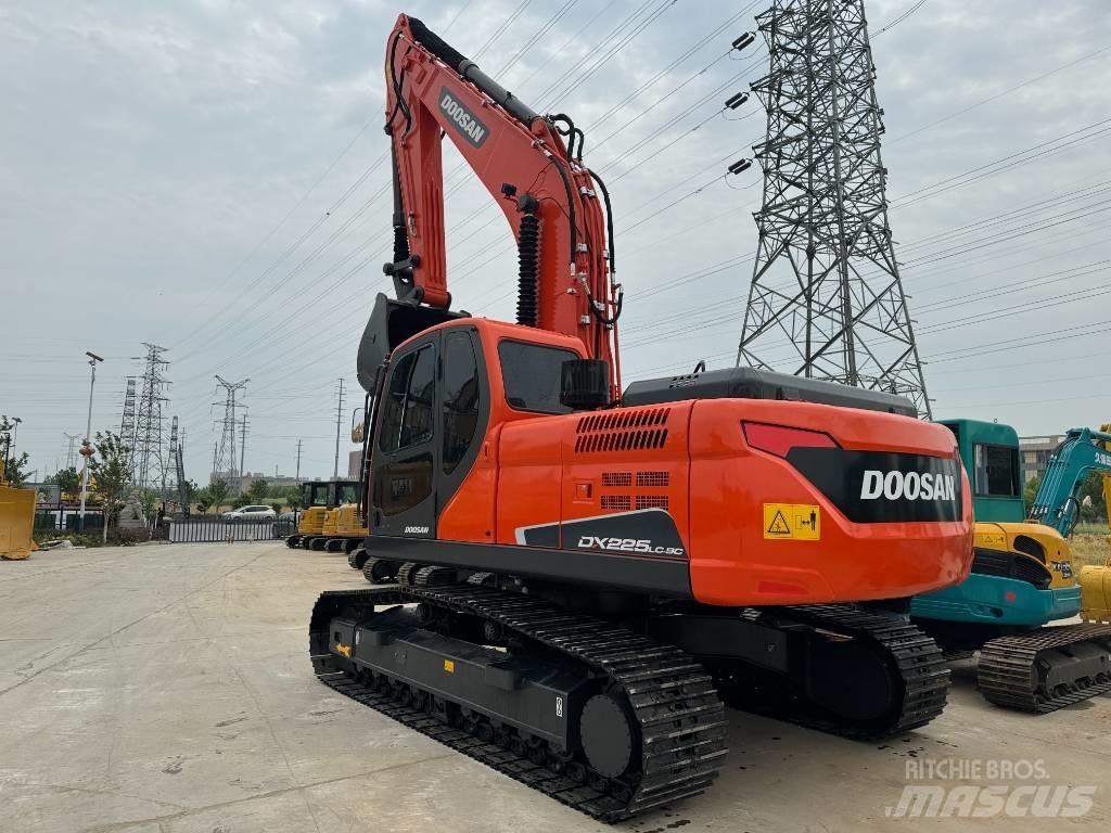 Doosan DX 225 LC-9C 大型油圧ショベル12t以上（パワーショベル・ユンボ）
