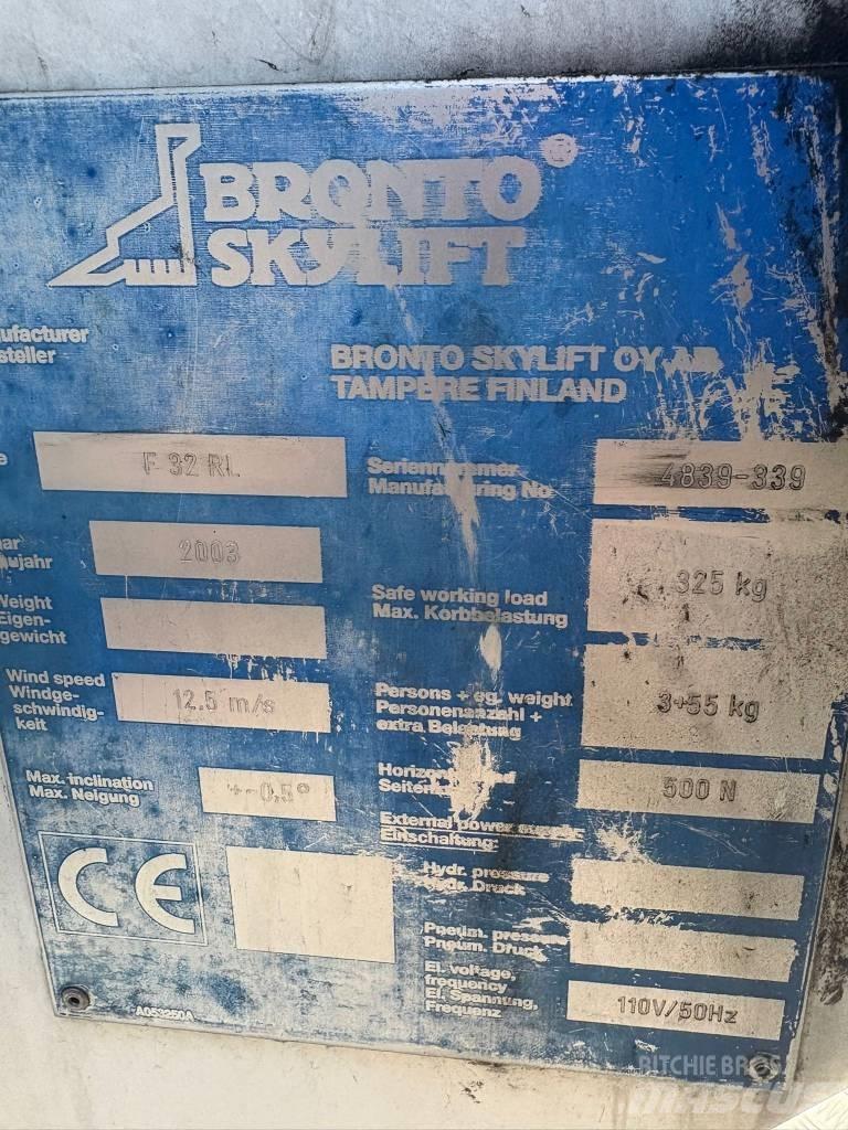 Bronto F32 RL トラック高所作業車